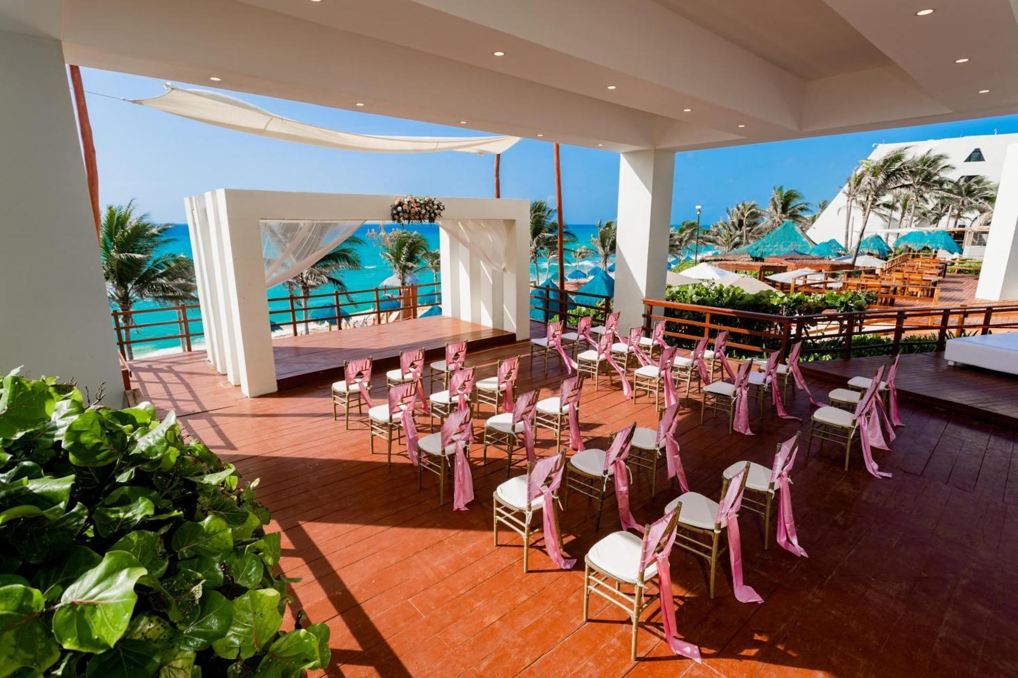 The Pyramid Cancun By Oasis Eksteriør bilde Wedding Chapel at the Grand at Moon Palace
