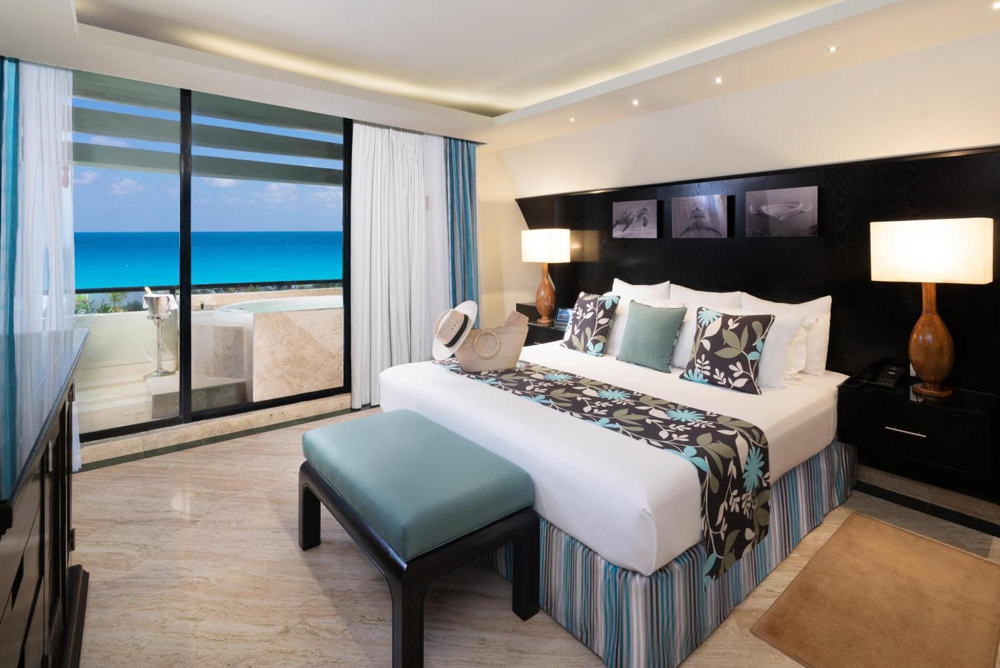 The Pyramid Cancun By Oasis Eksteriør bilde A bedroom at the Hard Rock Hotel