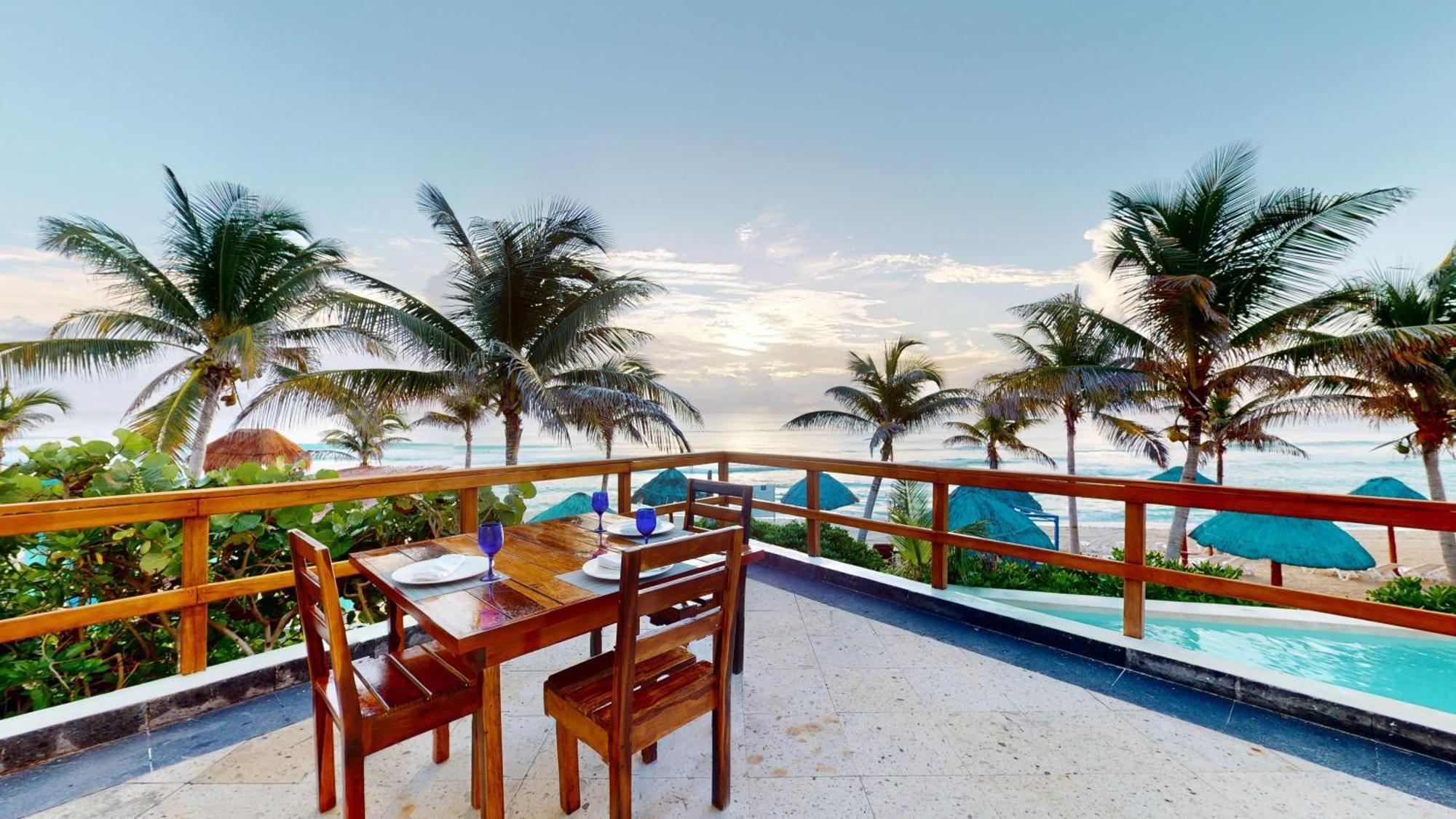 The Pyramid Cancun By Oasis Eksteriør bilde Beachfront dining at the Grand Palladium Resort & Spa, Playa del Carmen, Mexico