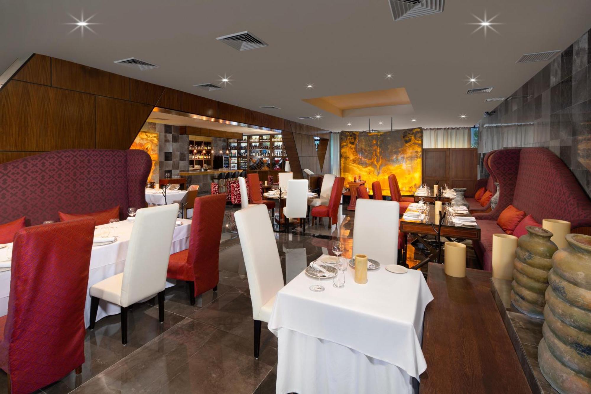 The Pyramid Cancun By Oasis Eksteriør bilde Interior of the restaurant