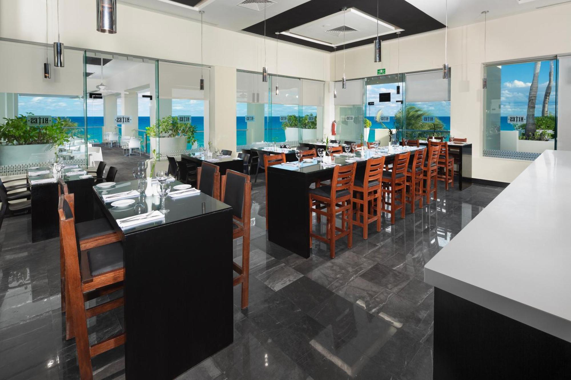 The Pyramid Cancun By Oasis Eksteriør bilde Restaurant