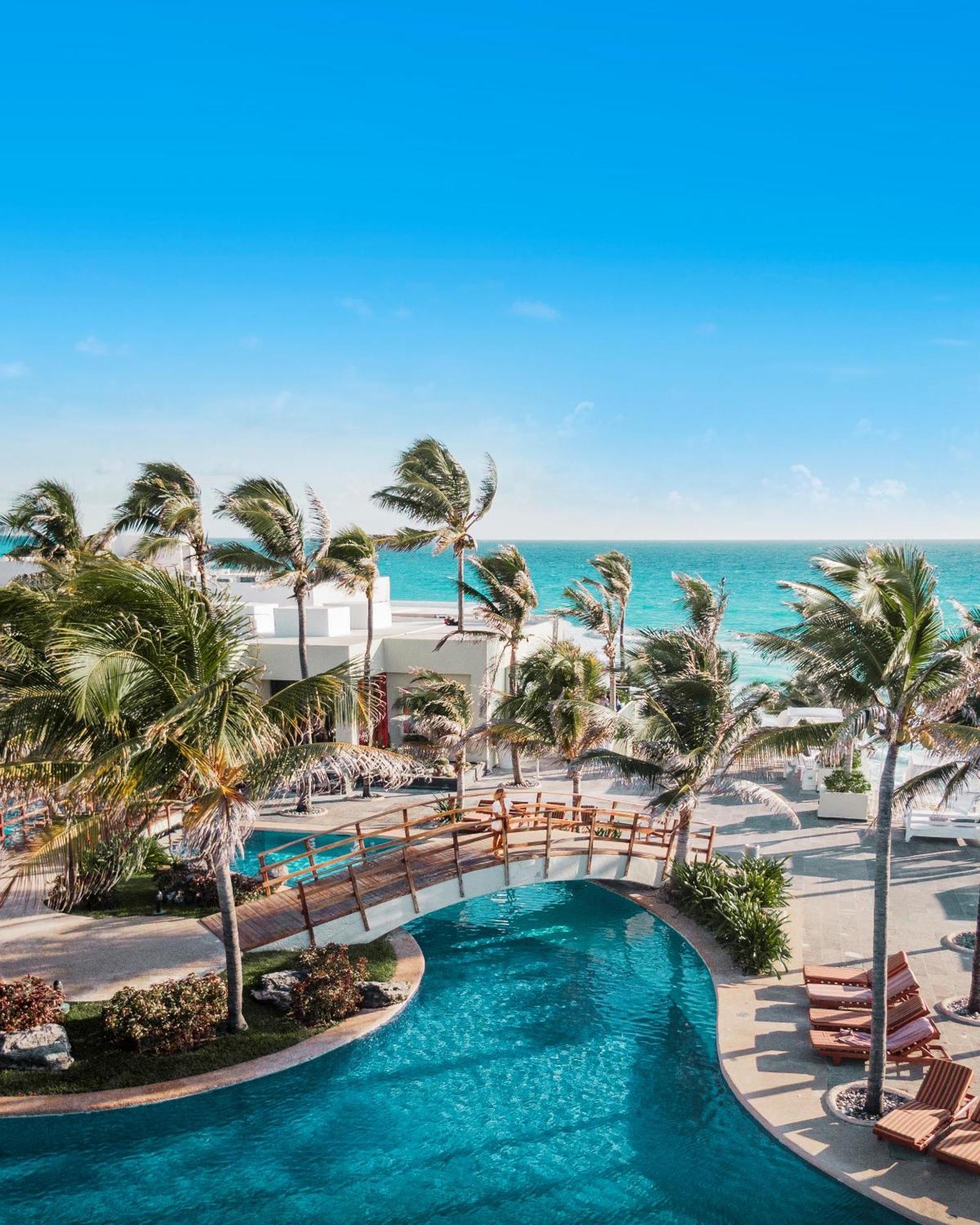 The Pyramid Cancun By Oasis Eksteriør bilde View of the beach from the hotel